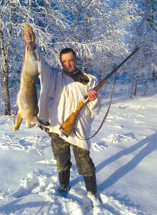 > <p>Только выйдя опять на чистину и реально почувствовав приятную тяжесть в руке, я был обрадован вдвойне — добычей оказался матерущий русак-самец, что тоже немаловажно в конце сезона, а то совесть от добычи самки еще долго потом гложет душу. Хотя поди разбери в поле — где заяц, а где зайчиха.. Но все же...</p><p> Приятным было и дружеское рукопожатие, с привкусом легкой зависти, товарища-охотника из столицы, куда после охоты и поехал трофей в качестве подарка: