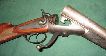 > <p>Но это все происходило в 20-30-е годы прошлого века. На фото представлены два таких ружья большого калибра именно английского производства.</p><p> Первое ружье — одностволка фирмы 